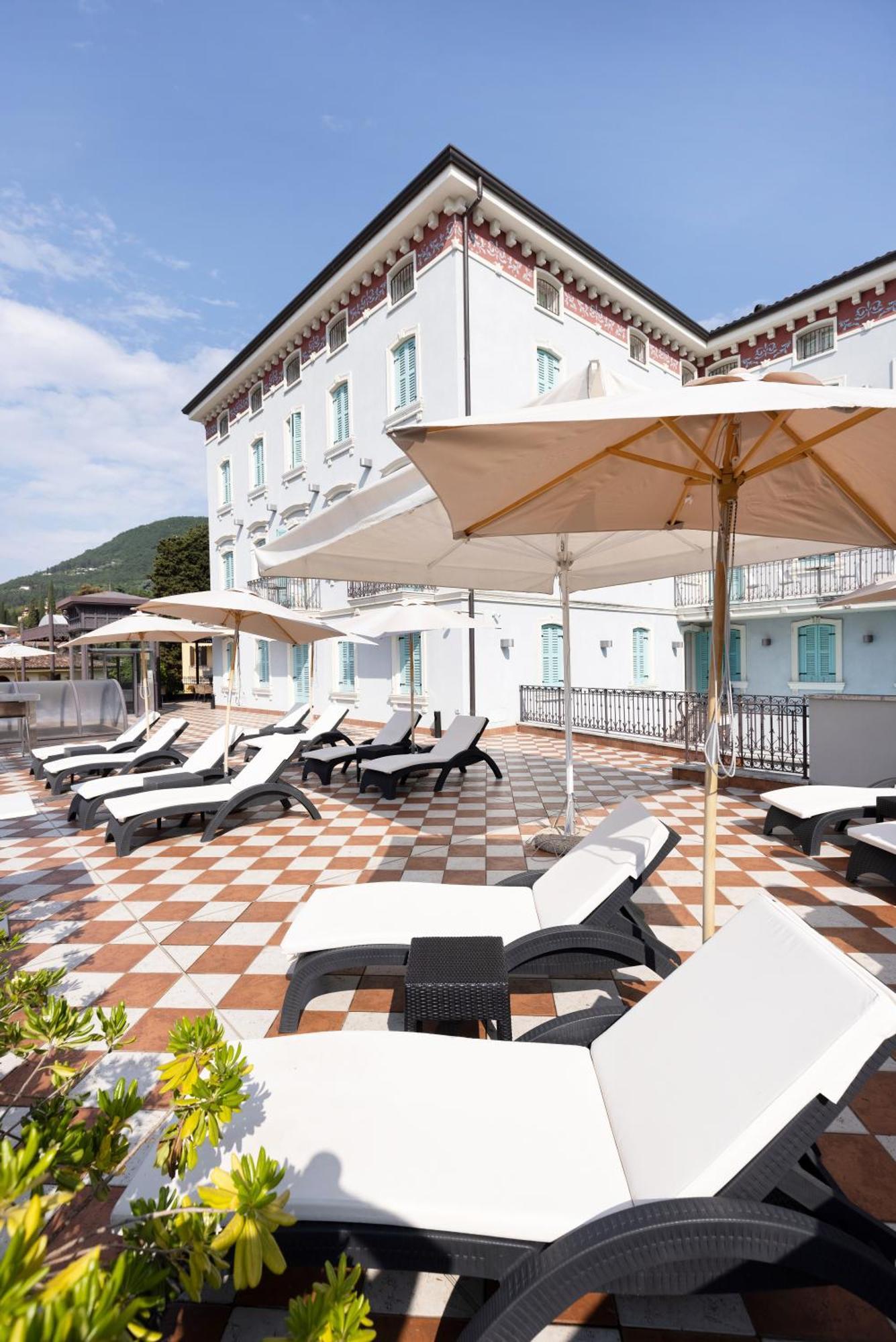 Gardone Palace Hotel Gardone Riviera Exterior photo